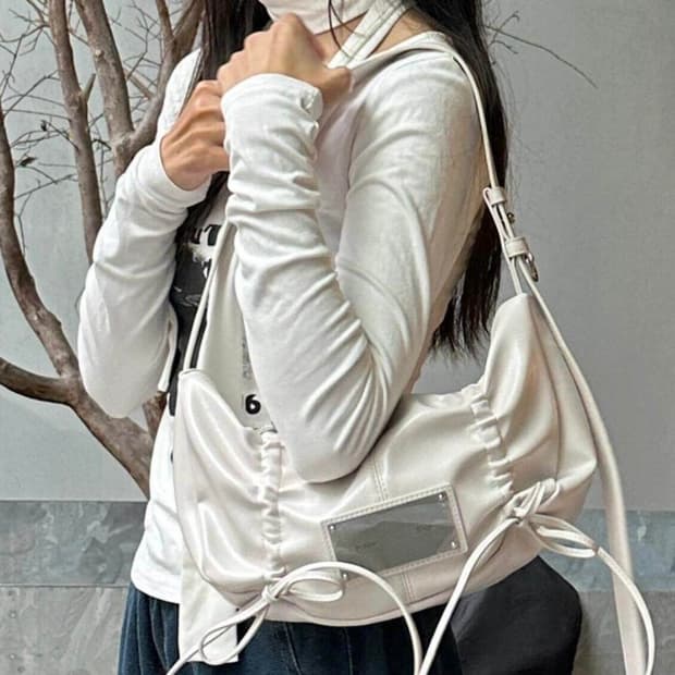 마뗑킴 matin kim 하프 셔링 리본 라운드 백 아이보리