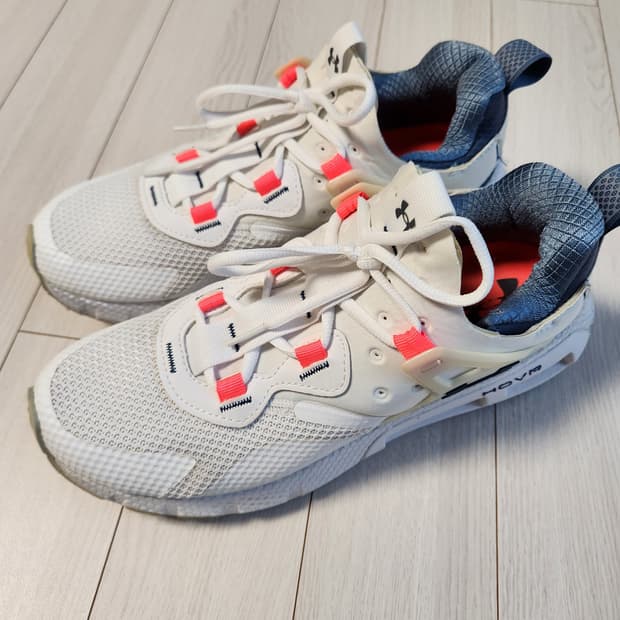 언더아머 운동화 HOVR 메가 MVMNT 신발_T 3023594-104 