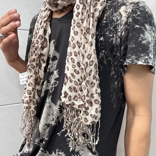 18. Leopard scarf 2.8