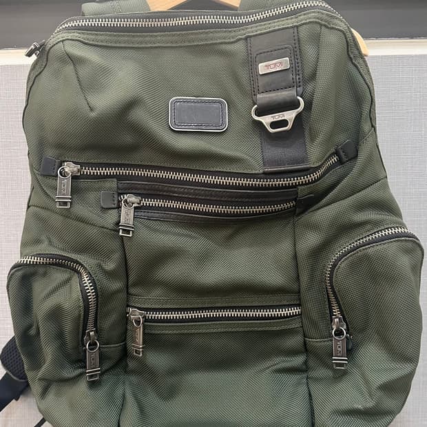 투미 백팩 올리브