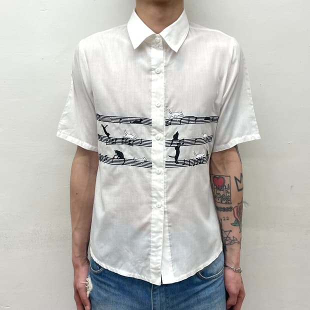 cat's note cubic shirt 