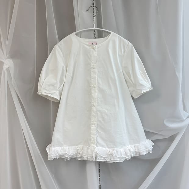 sono 도코 헴 프릴 A라인 반소매 블라우스