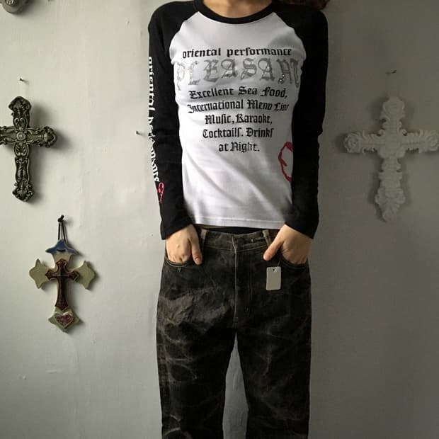 Lettering printing raglan sleeve