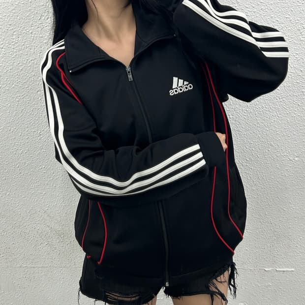 아디다스 코르티스맛 레드라인 블랙 트랙탑 100