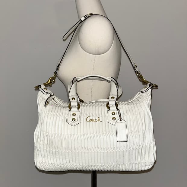 📦Coach All White shoulder bag
