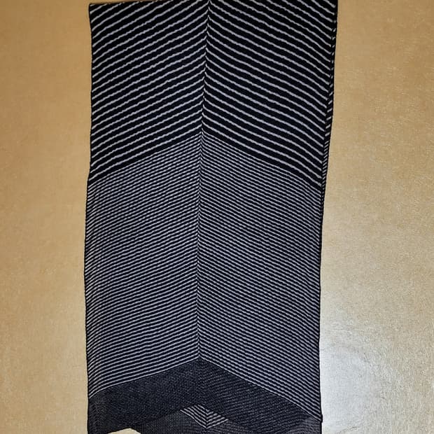 스트라이프 패턴 스카프 블랙 앤 화이트