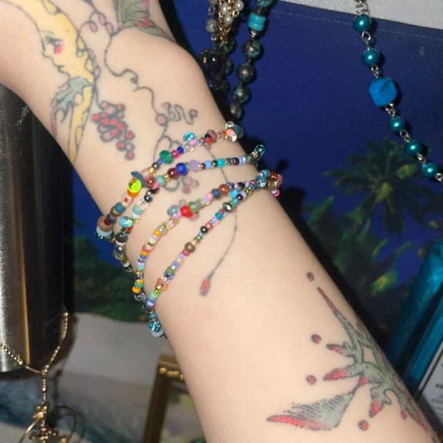 ์์ฌํ ํํผ ํ์ฐ randomly tiny beaded bracelets