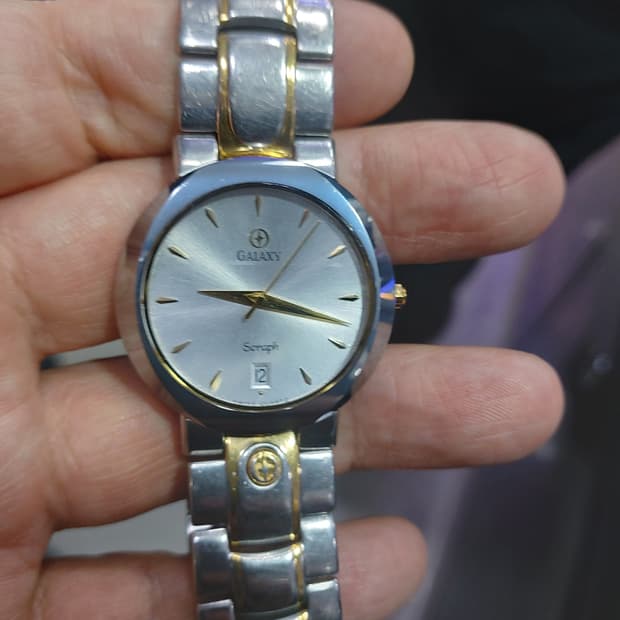 GALAXY Seraph 콤비 남성 시계입니다. 은색과 금색의 조화가 고