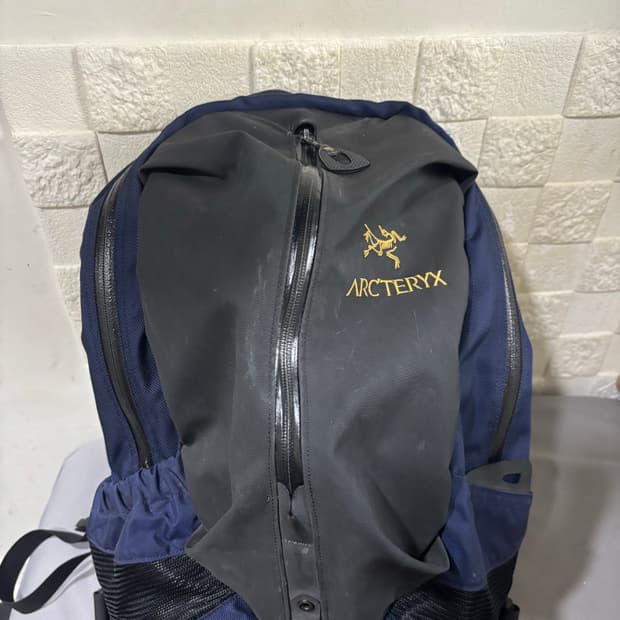 아크테릭스 빔즈X아로 백팩