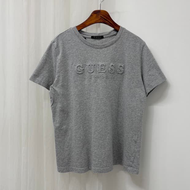 Guess 엠보로고 여성 티셔츠