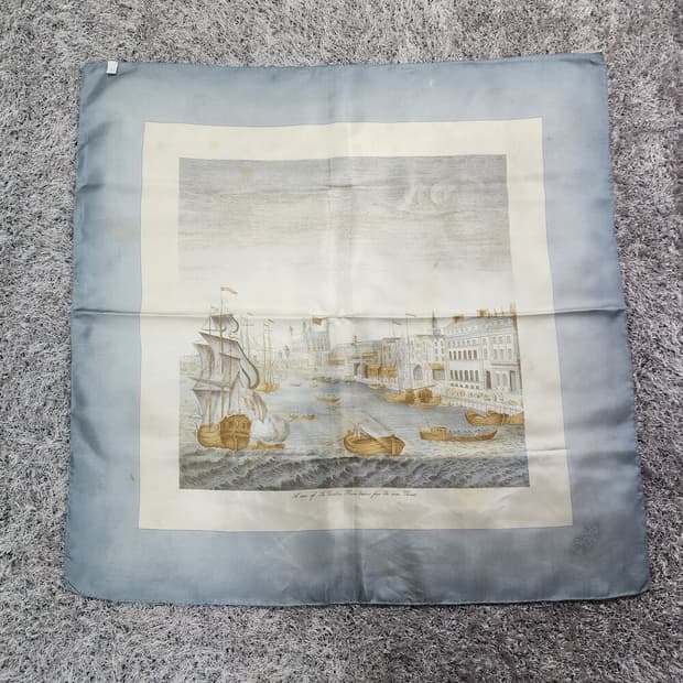 버버리 실크 스카프

