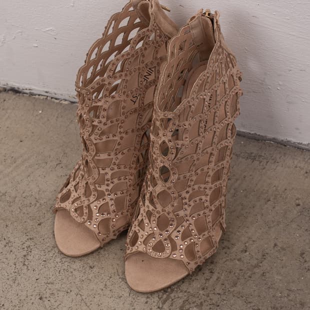 NINE WEST STUD CUT OUT BOOTS