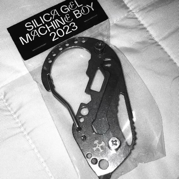 실리카겔 2023 머신보이 카라비너