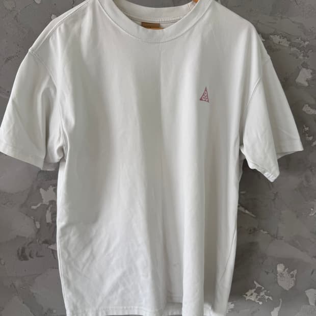 나이키 ACG 화이트 반팔티 XL 