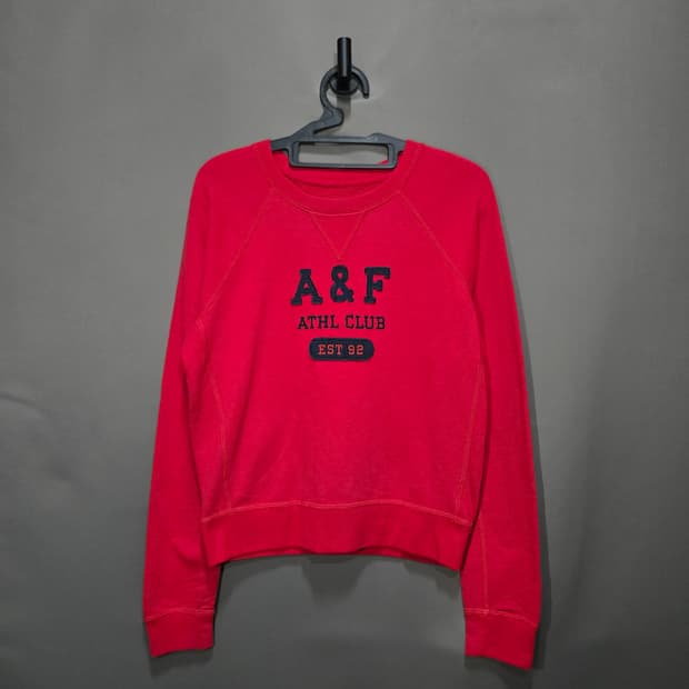 아베크롬비 레드 맨투맨 티셔츠 A&F