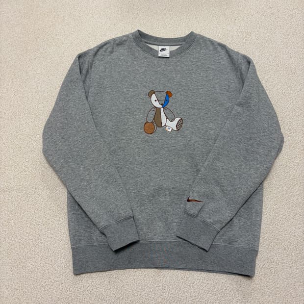 나이키 테디베어 스웨트셔츠 맨투맨