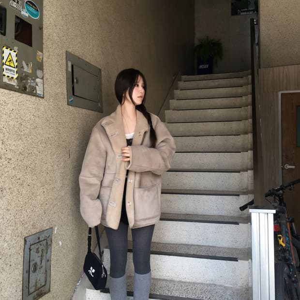 아워캐비넷 리버시블 무스탕 