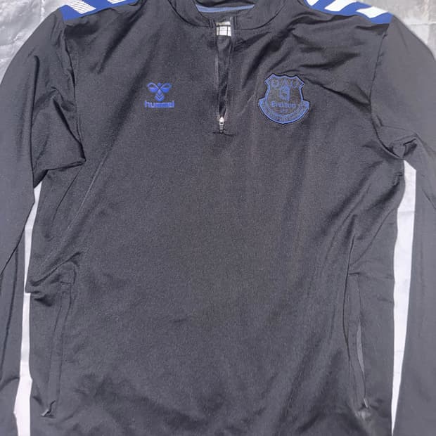 에버튼 트레이닝 하프집업 팝니다