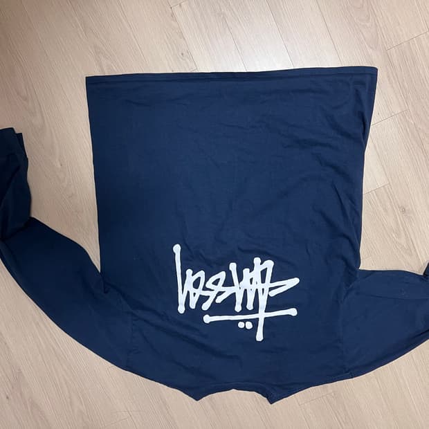 스투시 네이비 롱슬리브 판매 새상품급