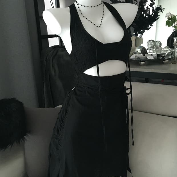 ༒ Bonnae Cross cut out dress (Black)