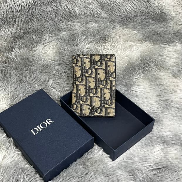 디올 오블리크 오거나이저 지갑