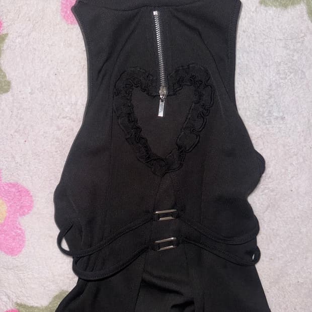 펑크룩 빈티지 섹시 하트 펀칭 나시