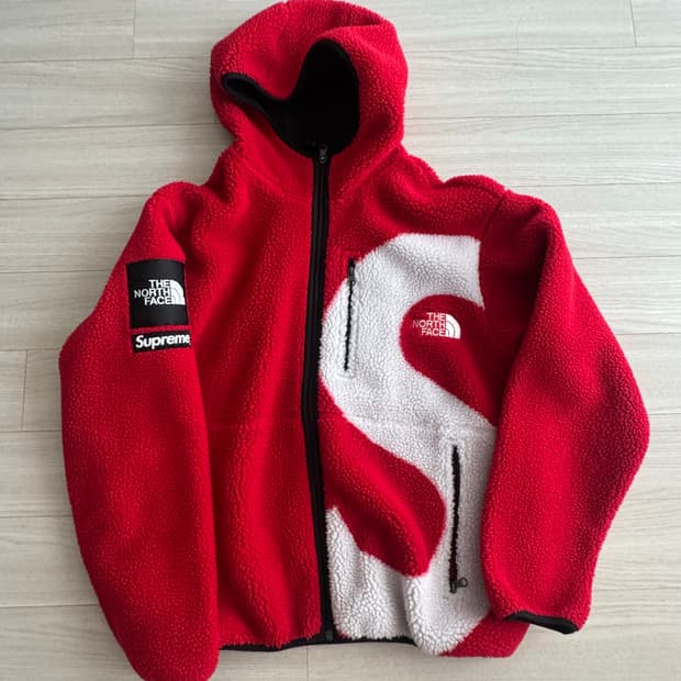 슈프림x노스페이스 s로고 플리스 L사이즈