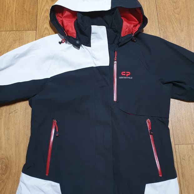 1157 센터폴 아웃도어 바람막이 90 사이즈입니다