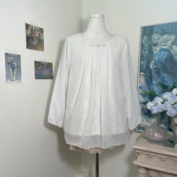 white inner lace cubic point blouse
