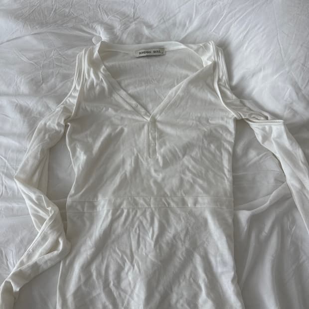 보헤미안서울 어깨 뚫린 티