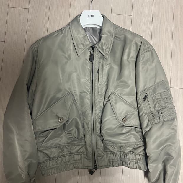 쿠어 MK-3 플라이트 점퍼 (샌드베이지)