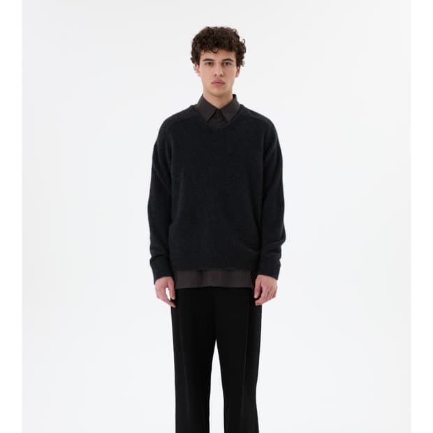 아모멘토 25FW 라쿤 브이넥 차콜 L