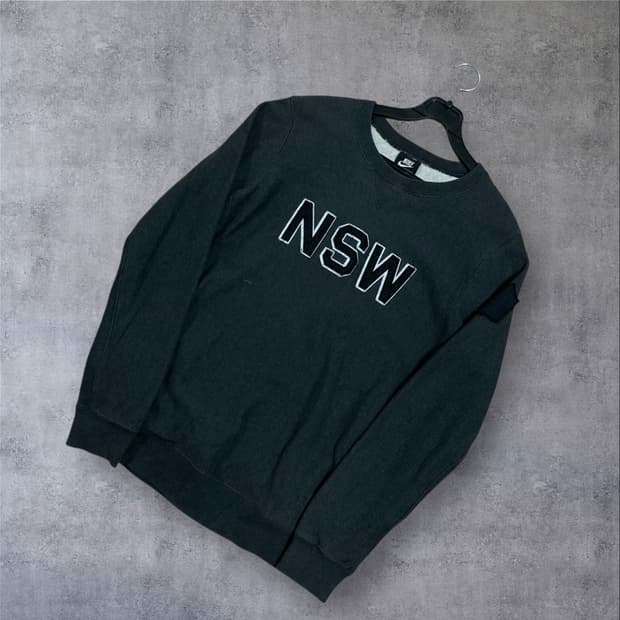 나이키 NSW 빅로고 차콜 맨투맨