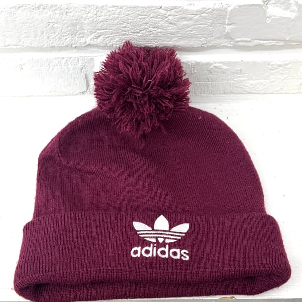 아디다스 버건디 비니