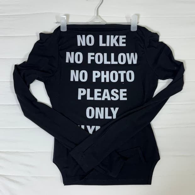 플노팔 Lettering Long Off-Shoulder Top