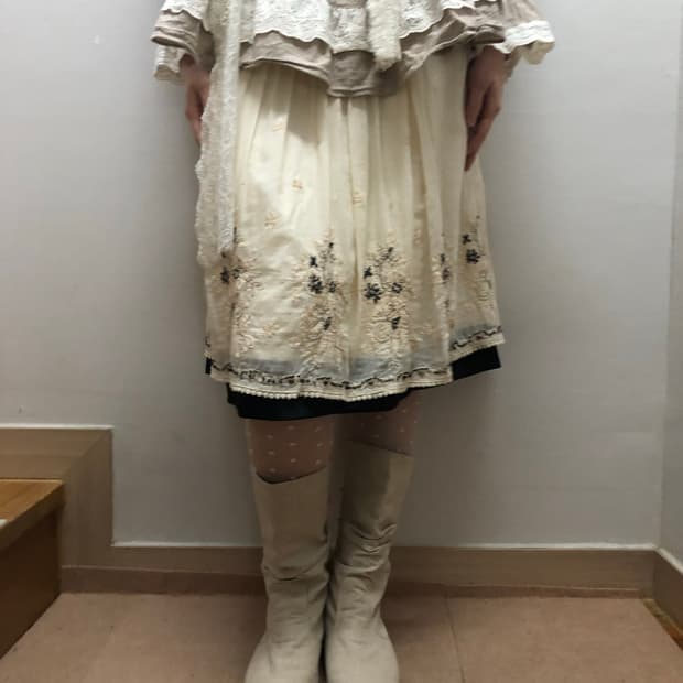 빈티지 화이트 플라워 미디 스커트