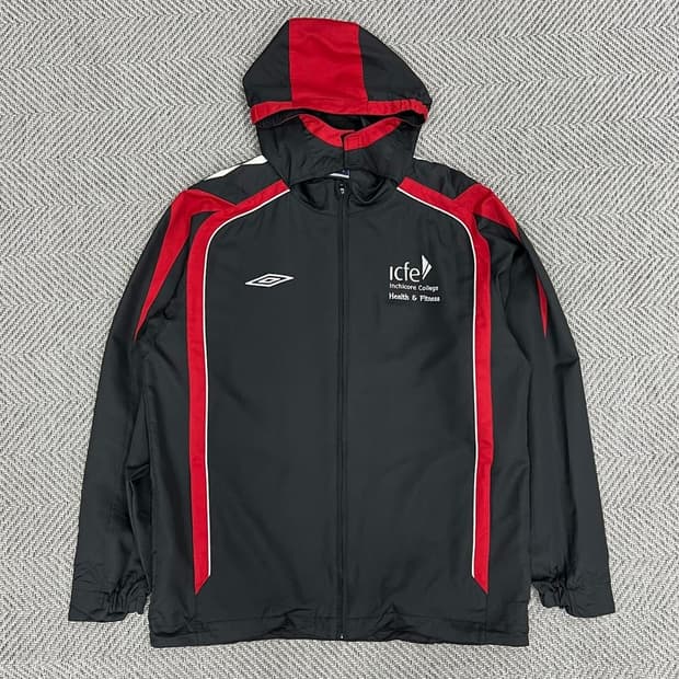 엄브로 빅로고 점퍼 v0766