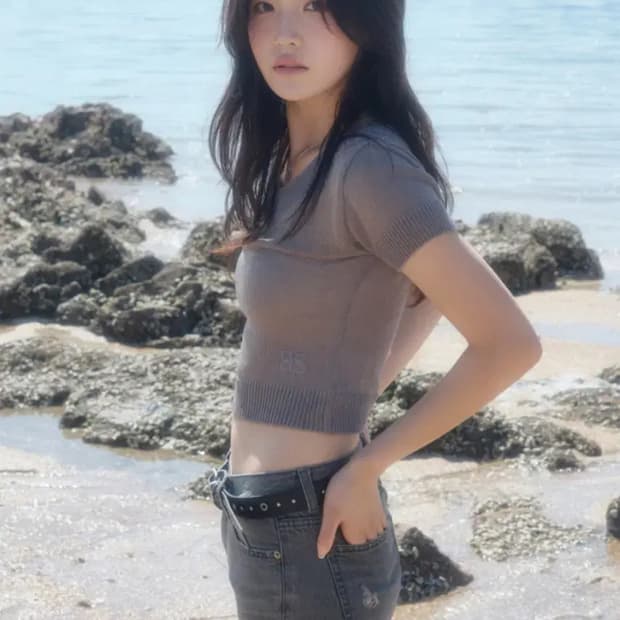 애즈온 샤이 브이넥 반팔니트 그레이