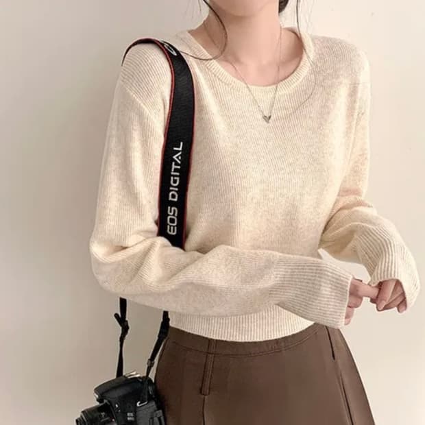 오트밀 라운드넥 니트