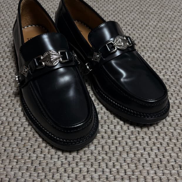 토가 비릴리스 스터드 로퍼