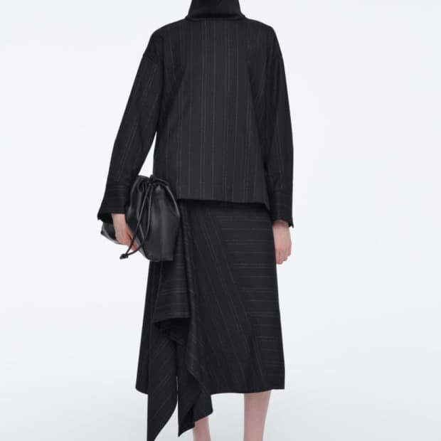 코스 스트라이프 언발 울스커트 