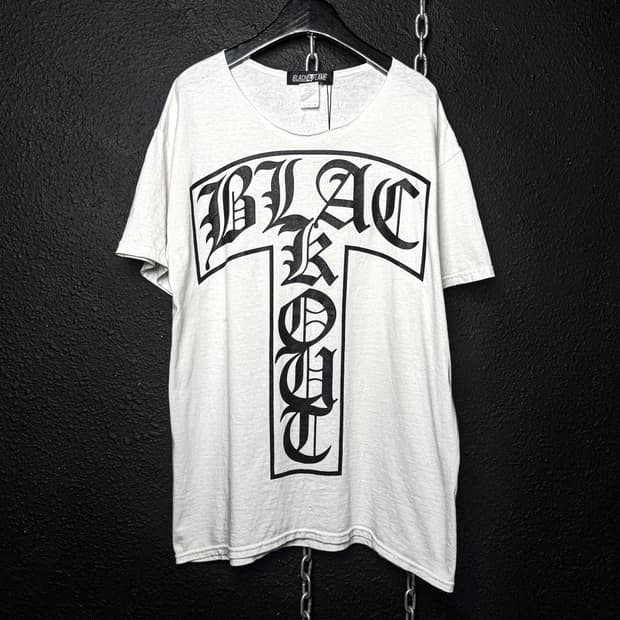 BLACK FLAME – Cross Logo Graphic T-Shirt