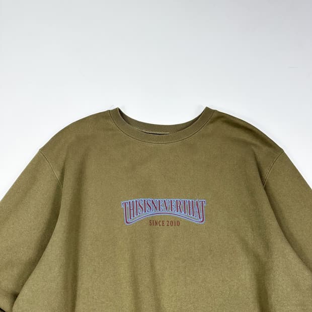 디스이즈네버댓 (디네댓) 레터링 카키 맨투맨 (L)