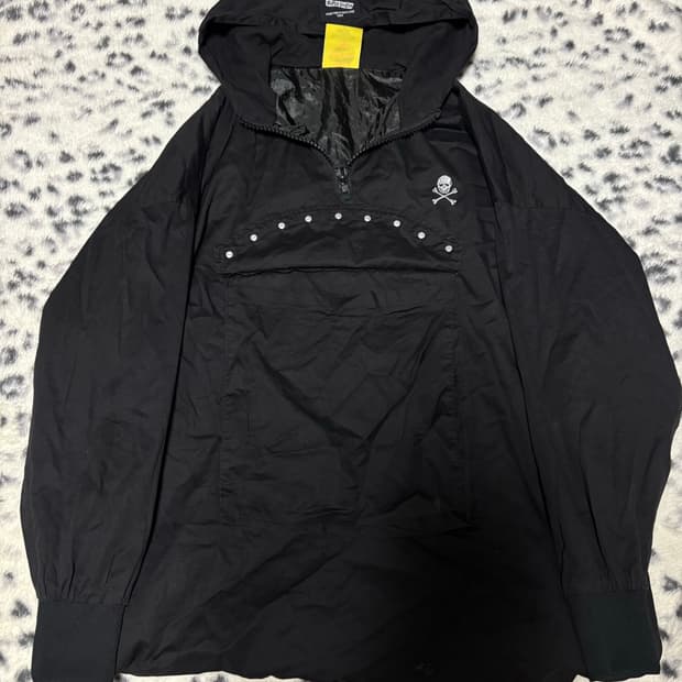 “Super Lovers” Smile Stud Pocket Skull H