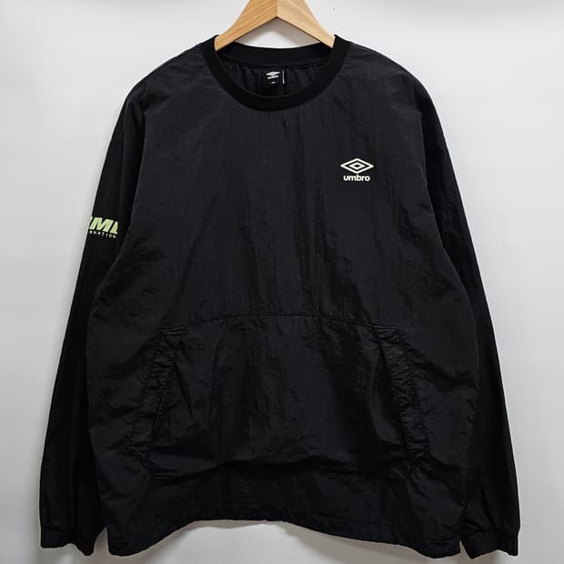 엄브로 우븐 크루넥 바람막이 100