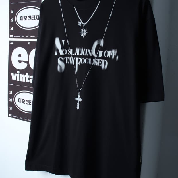 (M-XL) 홀리넘버세븐 반팔 티셔츠 네크리스 그래픽 블랙-H32303