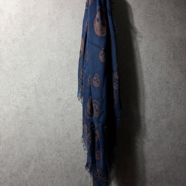 알렉산더맥퀸 실크스카프