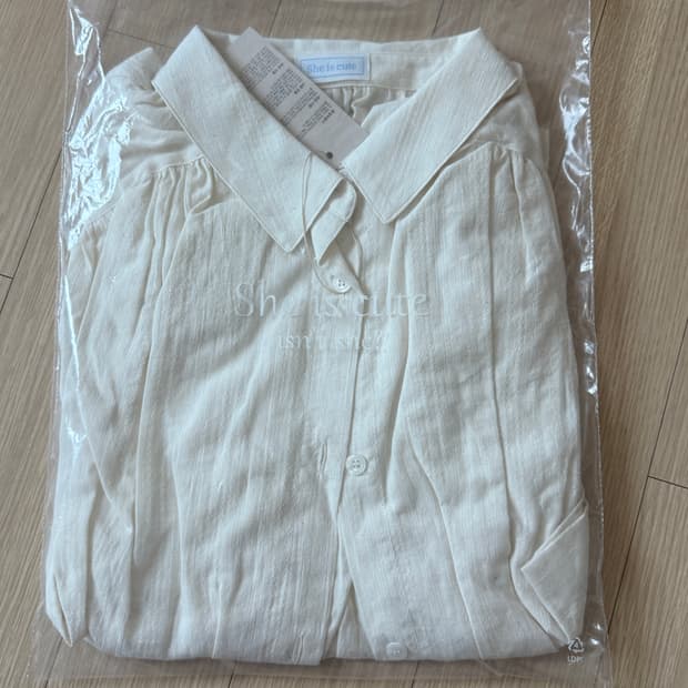 쉬이즈큐트 제인셔츠 아이보리