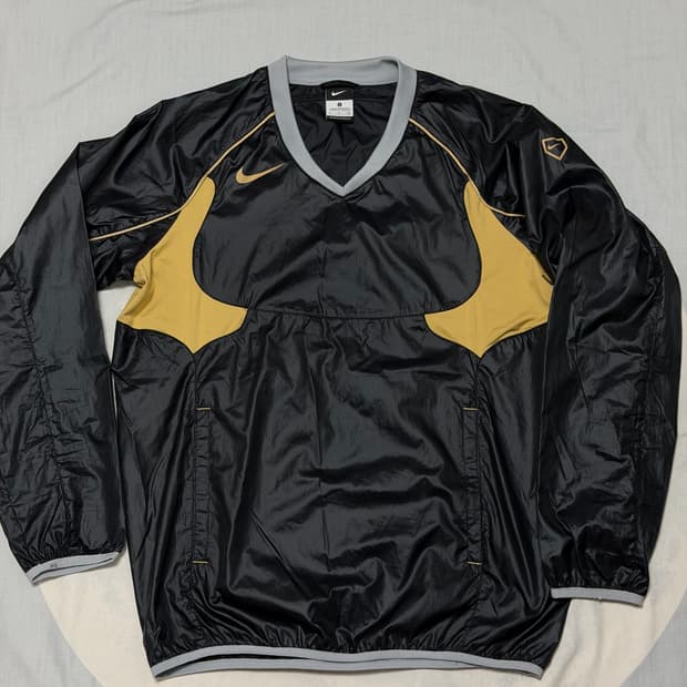 나이키 블랙/골드 바람막이 상의