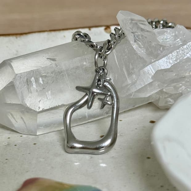 빛나는 작품 그건 바로 나☺️👍 빛조각 써지컬 목걸이✨